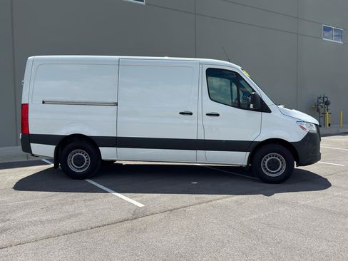 Used 2022 Mercedes-Benz Sprinter 1500 image 8