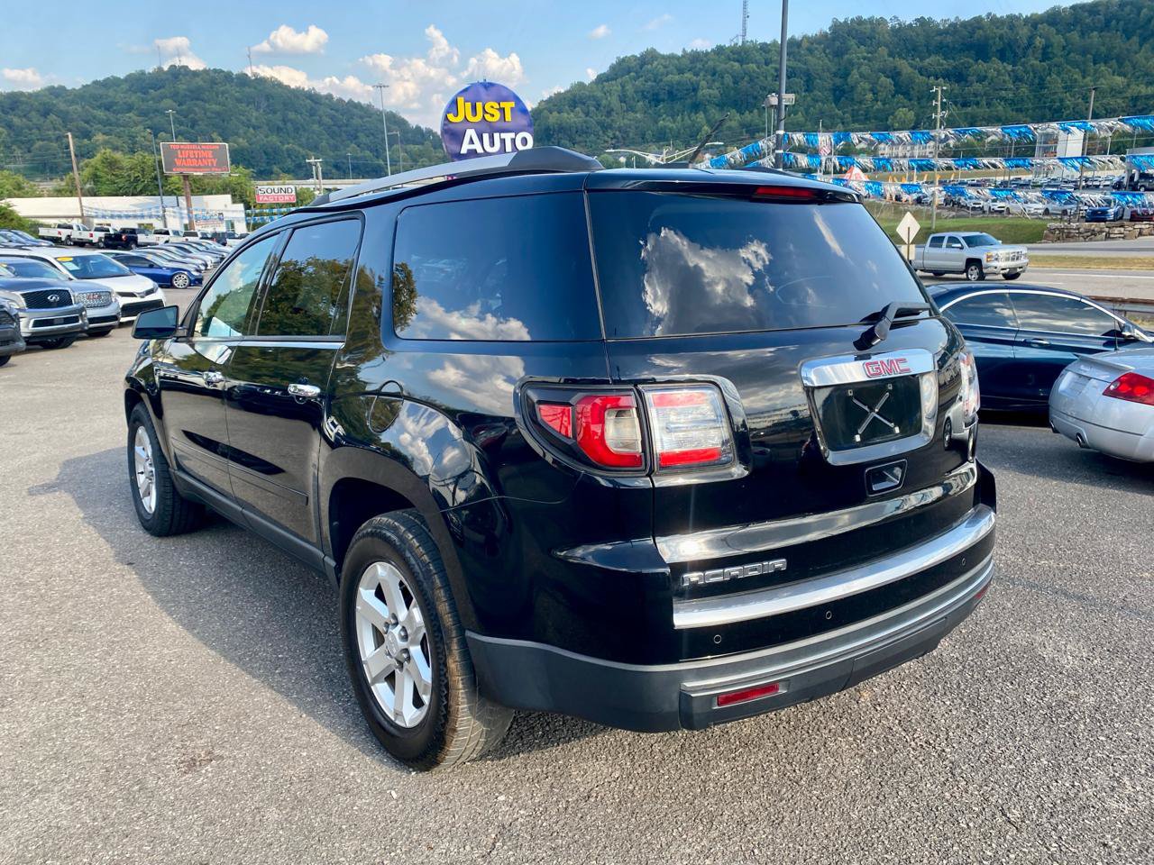 Used 2016 GMC Acadia SLE FWD image 5