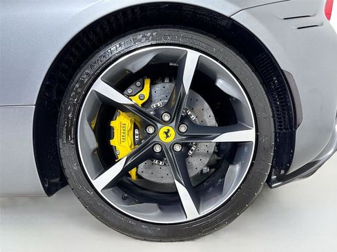 Used 2022 Ferrari SF90 Spider image 38