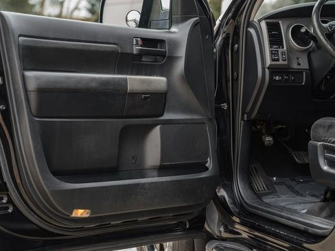 Used 2010 Toyota Tundra 4x4 CrewMax image 46