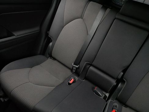 Used 2023 Toyota Highlander LE image 12