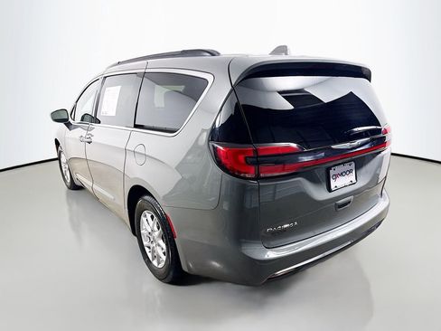 Used 2022 Chrysler Pacifica Touring-L FWD image 5