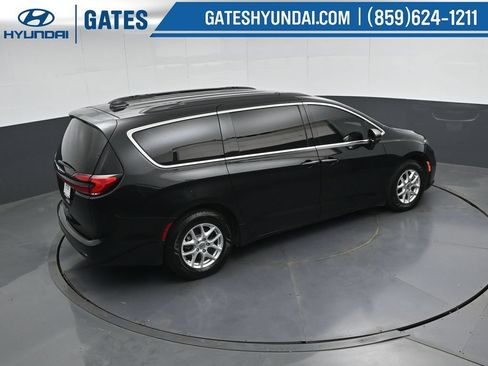 Used 2022 Chrysler Pacifica Touring-L w/ Uconnect Theater Family Group FWD image 51