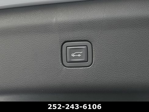 Used 2023 Buick Enclave Essence w/ Experience Buick Package FWD image 38