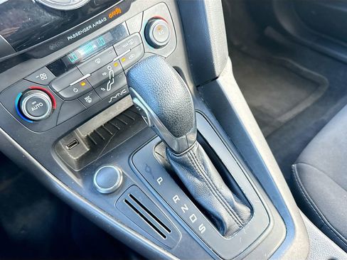 Used 2017 Ford Focus SEL image 18