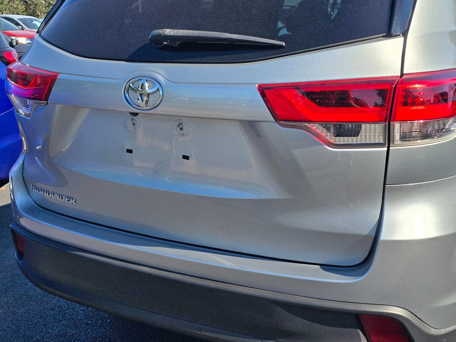 Used 2019 Toyota Highlander LE FWD image 13