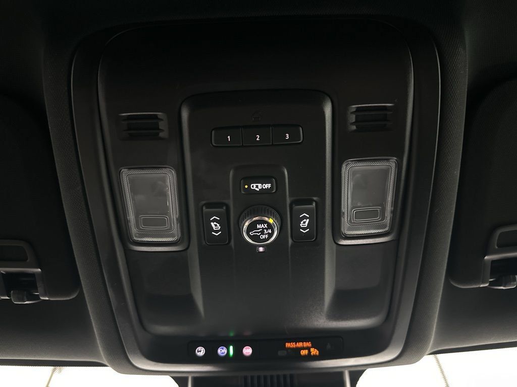 Used 2024 GMC Yukon AT4 w/ Technology Package AWD/4WD image 31