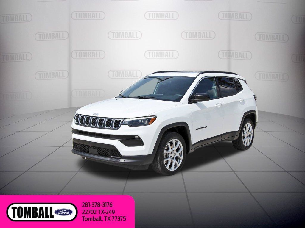 Used 2024 Jeep Compass Latitude w/ Sun and Sound Group AWD/4WD image 3
