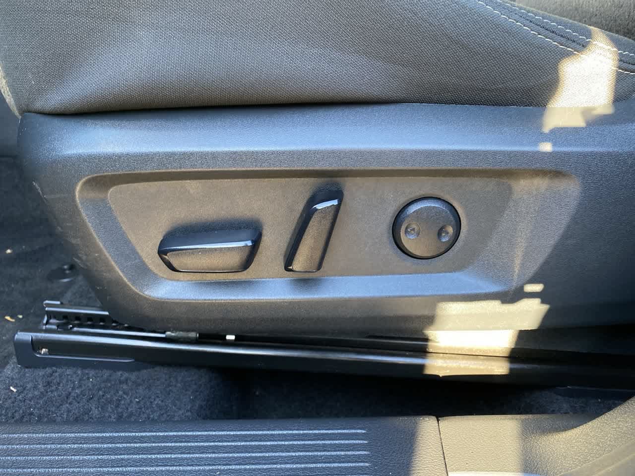 Used 2025 Nissan Rogue SV AWD/4WD image 13