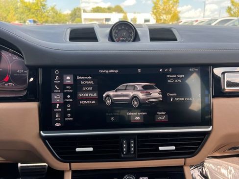 Used 2019 Porsche Cayenne Turbo AWD/4WD image 29