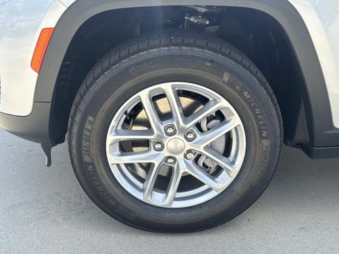 New 2026 Jeep Grand Cherokee Laredo RWD image 4