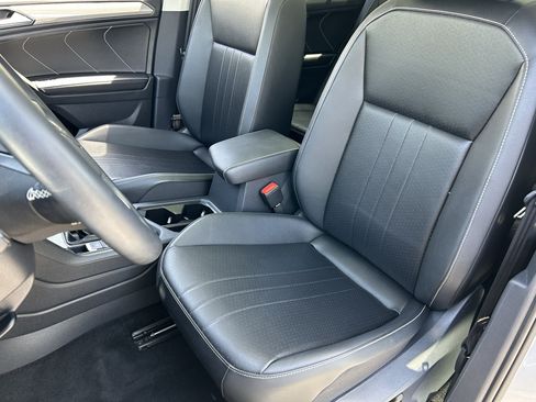 Used 2024 Volkswagen Tiguan SE FWD image 18