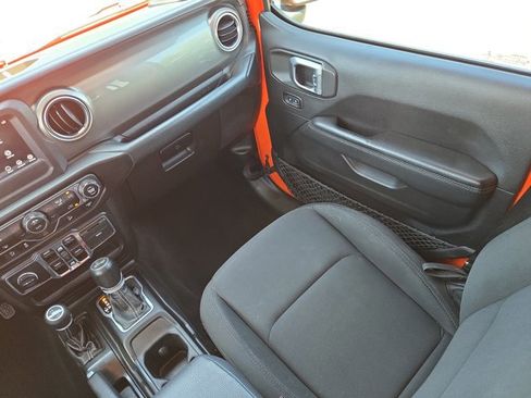 Used 2020 Jeep Wrangler Unlimited Sahara AWD/4WD image 16