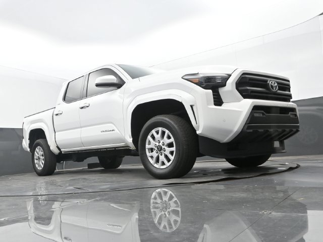 Used 2024 Toyota Tacoma SR5 RWD image 9