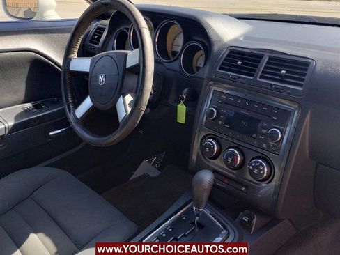 Used 2010 Dodge Challenger SE image 17