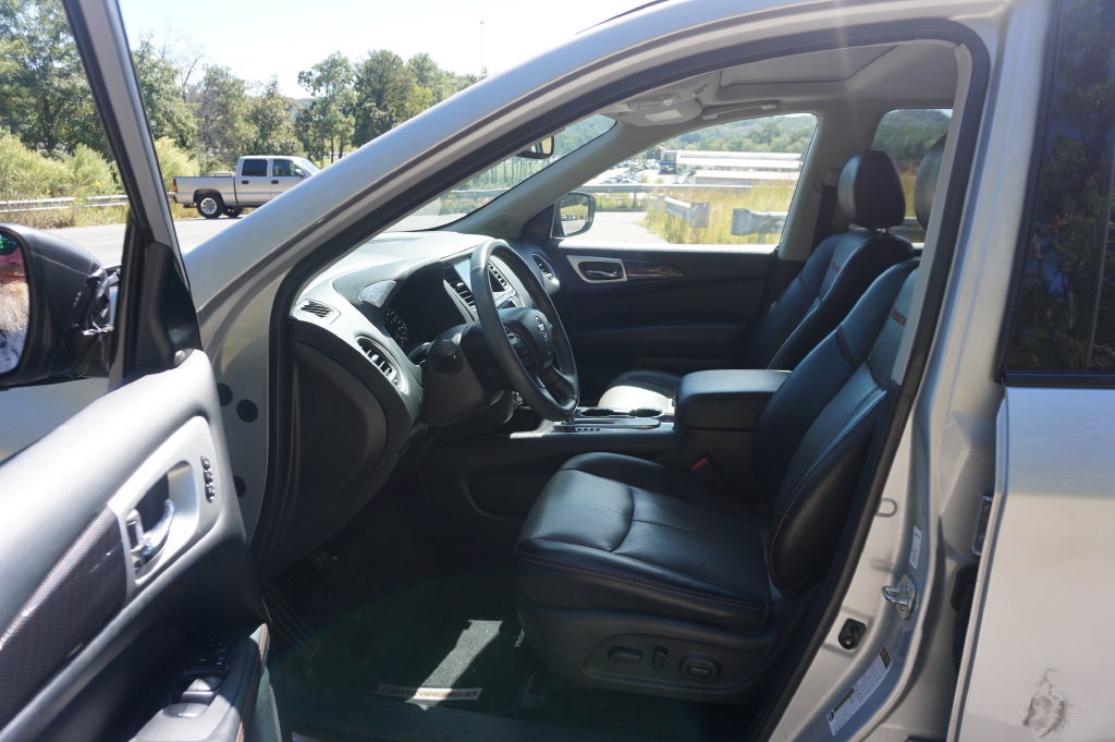 Used 2019 Nissan Pathfinder SL FWD image 2