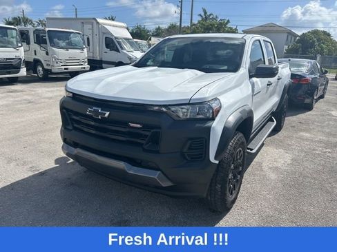 Used 2025 Chevrolet Colorado Trail Boss image 2