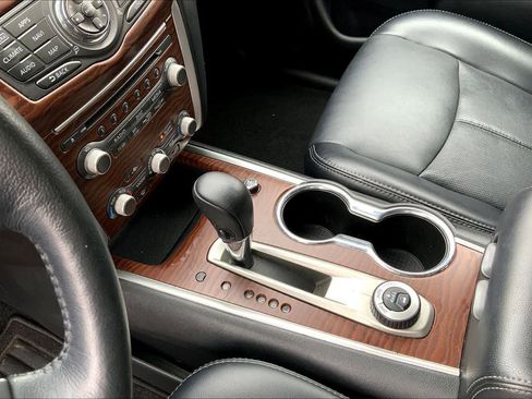 Used 2019 Nissan Pathfinder Platinum image 16