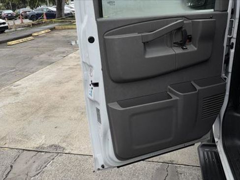Used 2020 Chevrolet Express 3500 LT w/ LT Preferred Equipment Group RWD image 13
