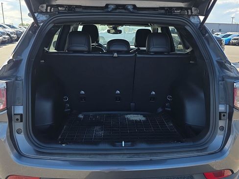 Used 2022 Jeep Compass Latitude FWD image 19