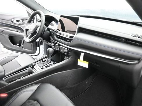 New 2026 Jeep Compass Latitude image 25