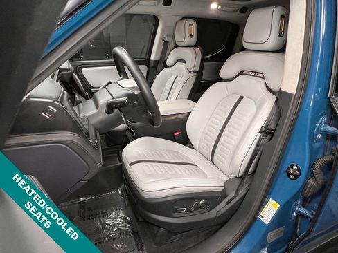 Used 2022 Rivian R1T Adventure image 3