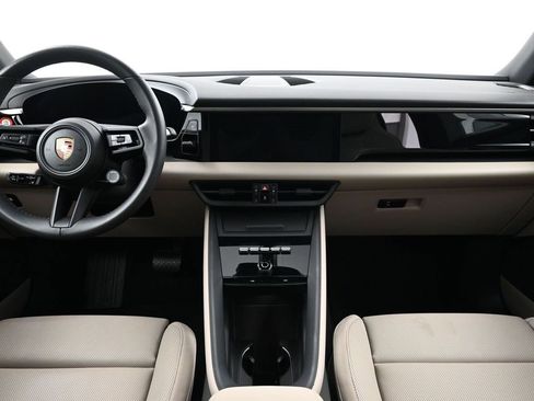 Used 2025 Porsche Macan 4 Electric image 9