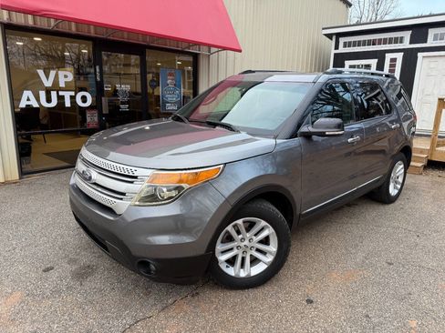 Used 2014 Ford Explorer XLT w/ Equipment Group 202A image 1