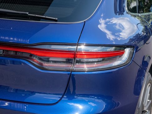 Certified 2024 Porsche Macan AWD/4WD image 23