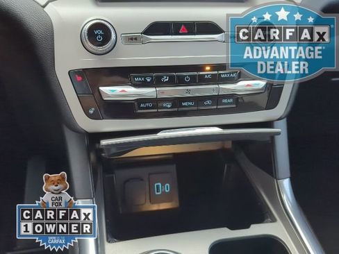 Used 2024 Ford Explorer XLT w/ Equipment Group 202A image 8