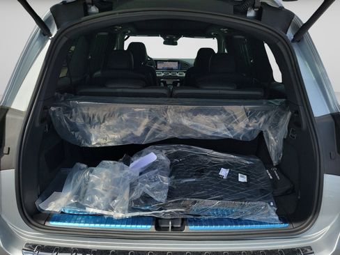New 2026 Mercedes-Benz GLS 580 4MATIC image 5