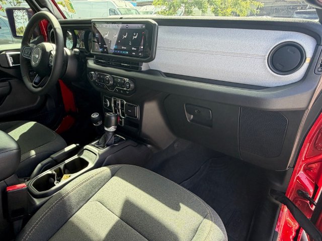 Used 2024 Jeep Wrangler Unlimited AWD/4WD image 14