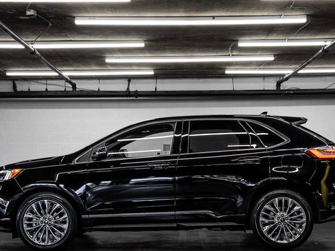 Used 2020 Ford Edge Titanium w/ Equipment Group 301A FWD image 2