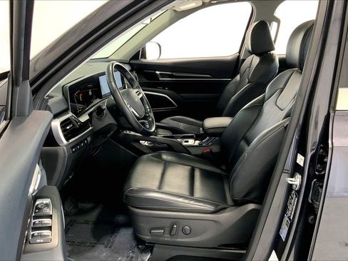 Used 2025 Kia Telluride S image 17