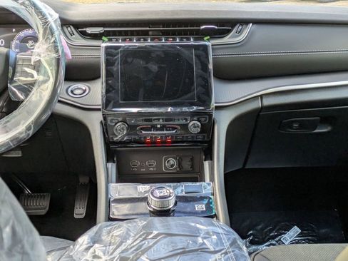 New 2025 Jeep Grand Cherokee L Altitude image 24