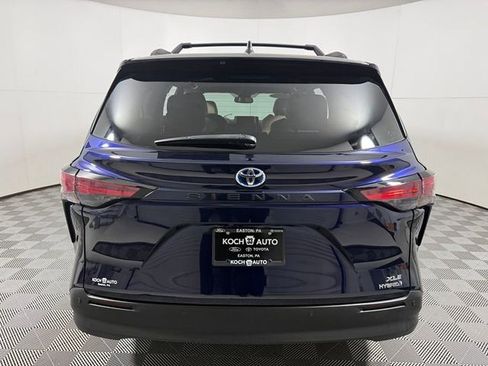 Used 2022 Toyota Sienna XLE FWD image 6