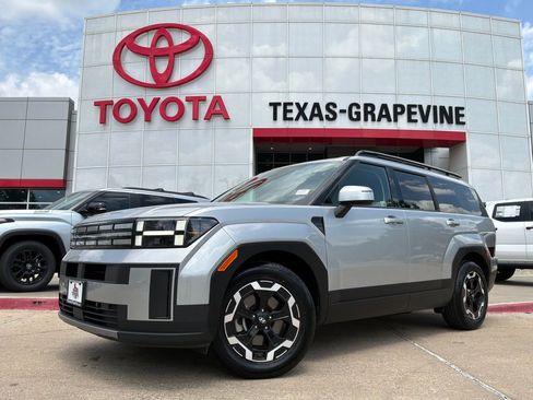 Used 2025 Hyundai Santa Fe SEL FWD image 2