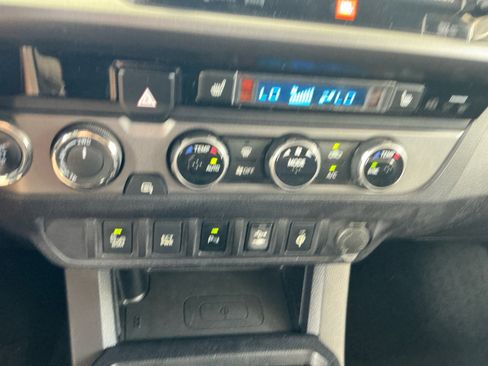 Used 2017 Toyota Tacoma TRD Off-Road image 12