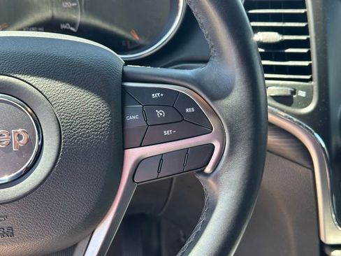 Used 2019 Jeep Grand Cherokee Laredo AWD/4WD image 19