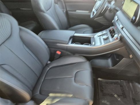 Used 2025 Hyundai Palisade Calligraphy image 9