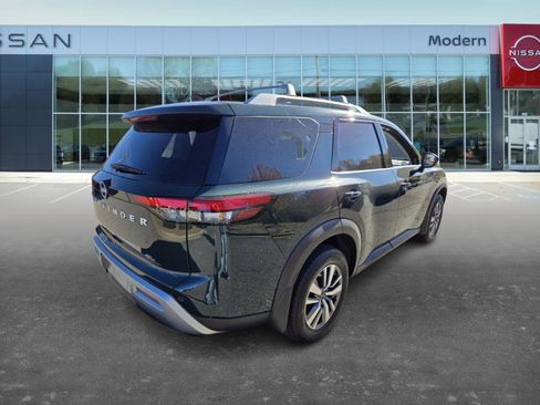 Certified 2025 Nissan Pathfinder SL image 5