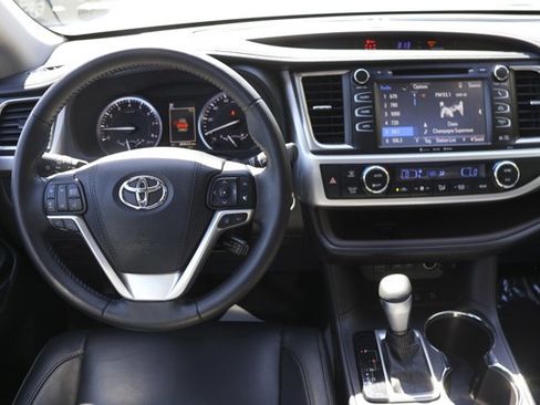 Used 2018 Toyota Highlander XLE w/ Protection Package #3 AWD/4WD image 24