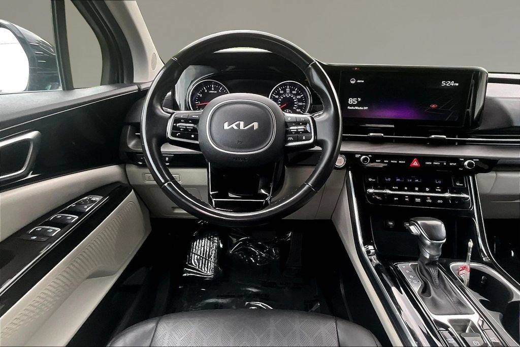 Used 2022 Kia Carnival EX FWD image 8