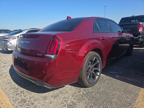 Used 2019 Chrysler 300 Touring w/ Sport Appearance Package RWD image 4