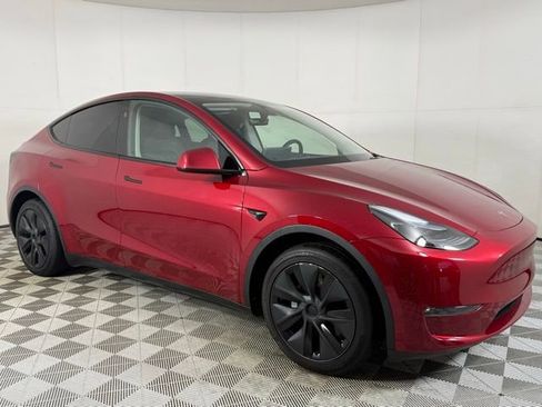 Used 2025 Tesla Model Y Long Range image 9