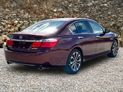 Used 2015 Honda Accord Sport image 2