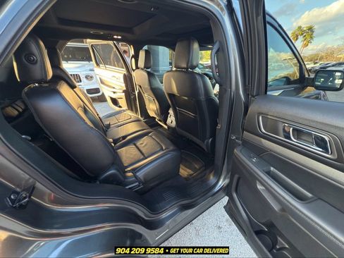 Used 2018 Ford Explorer XLT w/ Equipment Group 202A AWD/4WD image 23