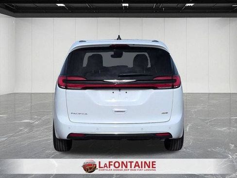 New 2026 Chrysler Pacifica Select AWD/4WD image 4