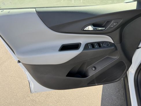 Used 2022 Chevrolet Equinox LT FWD image 17