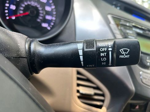Used 2013 Hyundai Elantra GLS w/ Preferred Pkg FWD image 21